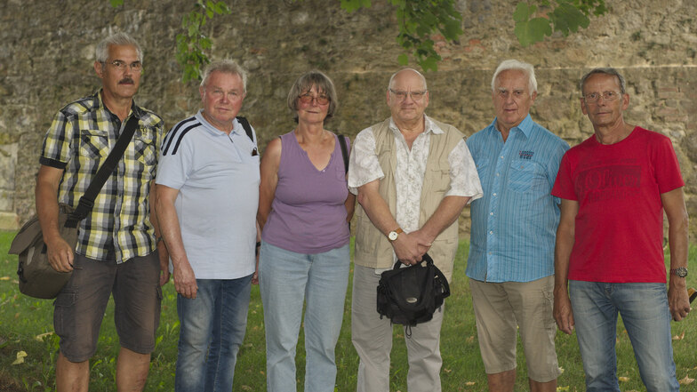 Das Bernstädter Fototeam (von links) mit Helmar Schulze, Günter Hennersdorf, Ulrike Neumann, Rainer Kasimir, Manfred Richter und Dieter Lorenz lädt zur großen Fotoschau.
