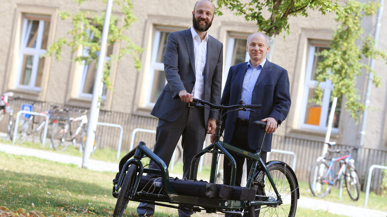 Dieses Lasten-Fahrrad hat das Institut für Verkehrsökologie der TUD in diesem Sommer gekauft – ein Student testet derzeit, ob und wie ein solches Rad im Alltag tatsächlich sinnvoll in die Verkehrsströme integriert werden kann. 