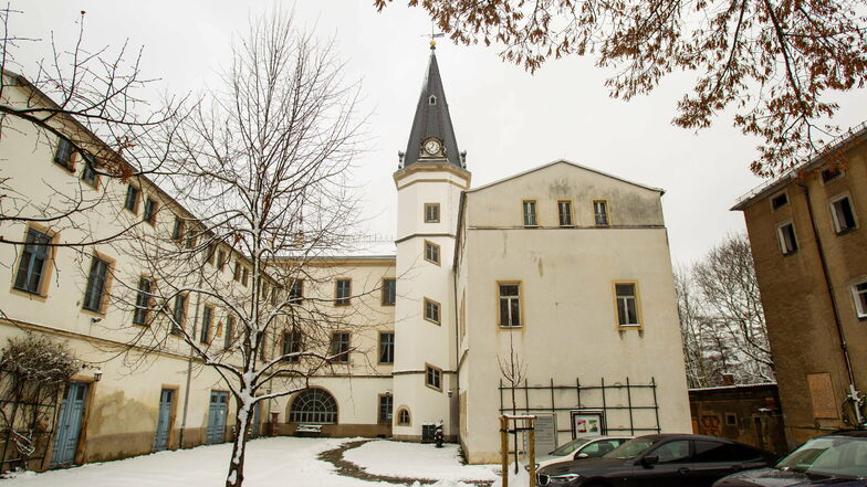 Das Schloss Nöthnitz in Bannewitz im Winterschlaf. In diesem Jahr stehen weiter Sanierungsarbeiten an.
