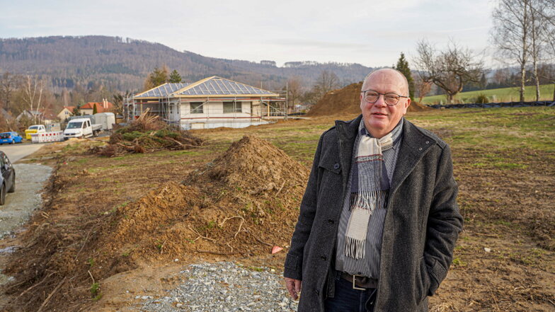 Die Erschließung des Wohngebietes Friedensaue in Cunewalde liegt in den letzten Zügen und soll bald abgeschlossen sein. Doch 2022 stehen in der Gemeinde viele weitere Bauvorhaben an, erklärt Bürgermeister Thomas Martolock.