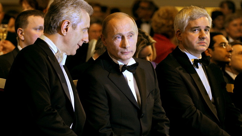 2009 ist Wladimir Putin der St. Georgs-Orden des Dresdner Semperopernballs verliehen worden.