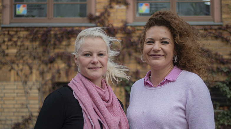 Kristin Hildebrand (r.) und Jennifer Pollack sind zwei von fünf Mitarbeitern der Kamenzer Außenstelle der Radebeuler Sozialprojekte. Die Büros befinden sich im Postgebäude. Im Januar kommen zwei neue Kollegen dazu.