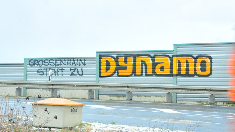 „Großenhain steht zu Dynamo“ ist seit Kurzem auf der Lärmschutzwand an der Auffahrt zur Bundesstraße 98 zu lesen. Nicht jedem Dynamo-Fan wird das gefallen.