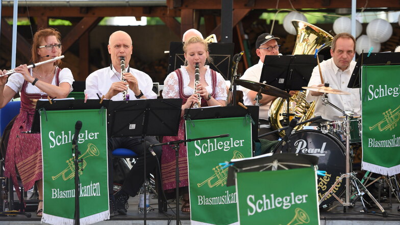 Die Schlegler Blasmusikanten spielten zum Frühschoppen anlässlich des 20. Geburtstages des Traumpalast e. V.