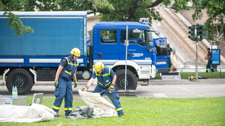 Einsatzkräfte des Technischen Hilfswerkes sind seit dem Mittwochnachmittag im Einsatz.