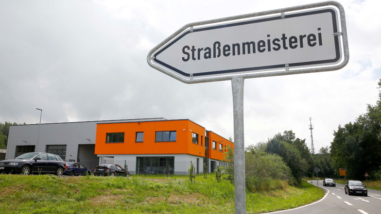 Am Donnerstag wurde die neue Straßenmeisterei in Königsbrück offiziell eingeweiht, nachdem sie schon seit dem Winter in Betrieb ist.