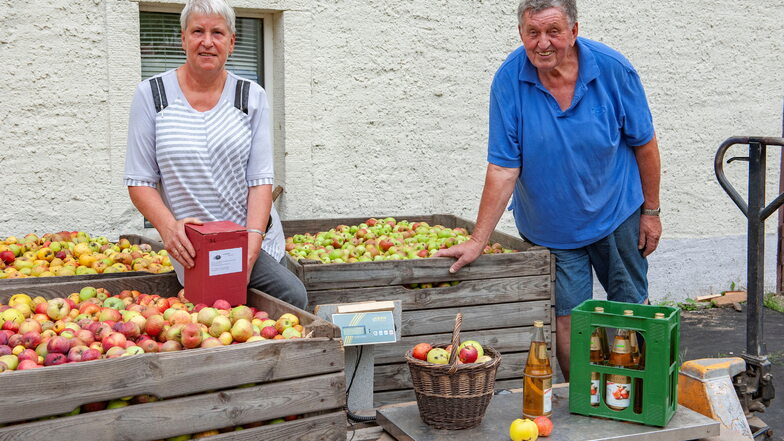 Regina und Helfried Beylich betreuen in Reinersdorf den Obstlohntausch für die Max Wustlich Fruchtsaftkelterei Niederau. Doch zum Jahresende hören sie auf.