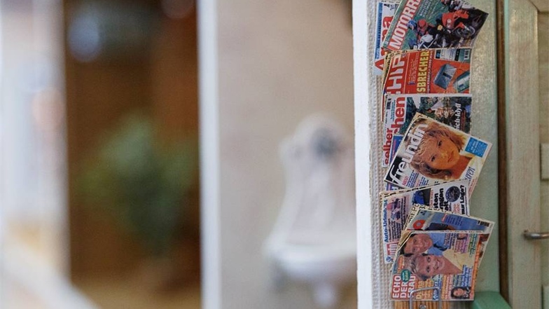 Puppenhaus Museum: Selbst die neuesten Zeitungen finden sich in einem Geschäft im Puppenhaus. Foto: Nikolai Schmidt, 2015  Foto: Nikolai Schmidt / nikolaischmidt.de / nikolaischmidt.de