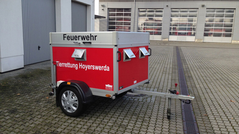 Bei der Feuerwehr Hoyerswerda kommt dieser DogTrailer der Fa. Würz aus Pfinztal bei Karlsruhe mit zwei separaten Boxen zum Einsatz.