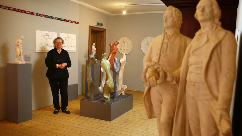 Kulturrings-Chefin Sabine Schubert im Ausstellungsraum: Vor 20 Jahren wurde in Pulsnitz die Galerie in Ernst Rietschels Geburtshaus eröffnet.
