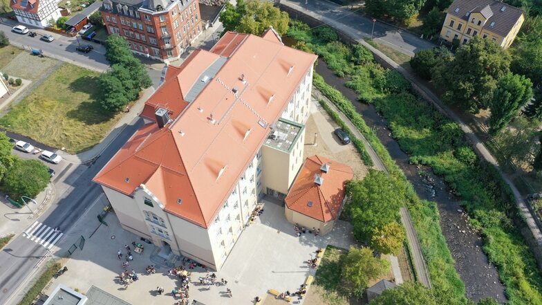 Rundumerneuert: 16 Monate lang wurde das Hauptgebäude des Weißeritzgymnasiums saniert.
