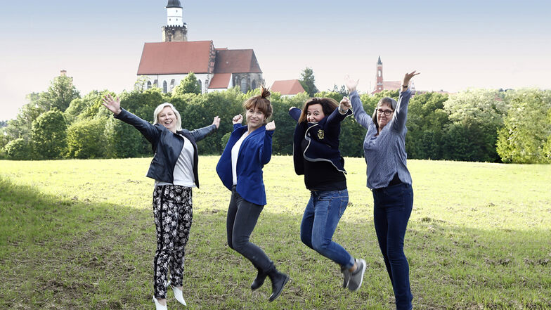 Sylvia Horn, Anne Hasselbach, Sabine Lottes und Angela Sondermann (v.l.) freuen sich über ihren Wahlerfolg.