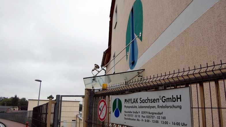 Das Unternehmen ist in Burgneudorf am Ortsausgang
in Richtung Neustadt/Spree
zu finden. Die
Produktion dort begann 1996. 
