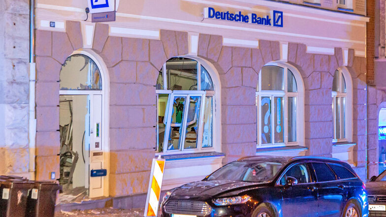 Ziel der durch die Unbekannten herbeigeführten Explosion war die Deutsche Bank in Limbach-Oberfrohna.
