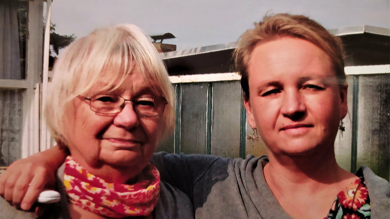 Vor einem Jahr entschied Antje Schmidt schweren Herzens, ihre Mutter Gertraud ins Seniorenheim zu geben.
