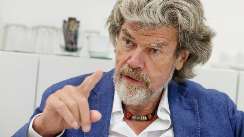 Reinhold Messner begeistert die Massen - jetzt via Internet. Der Programmtitel „ÜberLeben“ war ohnehin mehrdeutig gedacht und erhält in Zeiten des ausgebremsten Alltags einen weiteren Sinn.