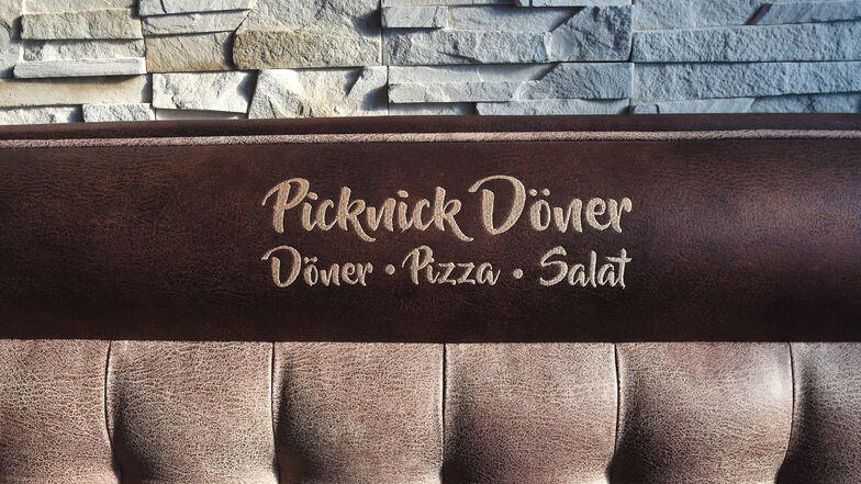 Der Name "Picknick Döner" ziert die Sitze.