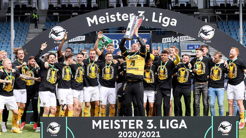 Großer Jubel zum Saisonende 2020/21! Jetzt startet Dynamo mit Leidenschaft in die 2.Liga.