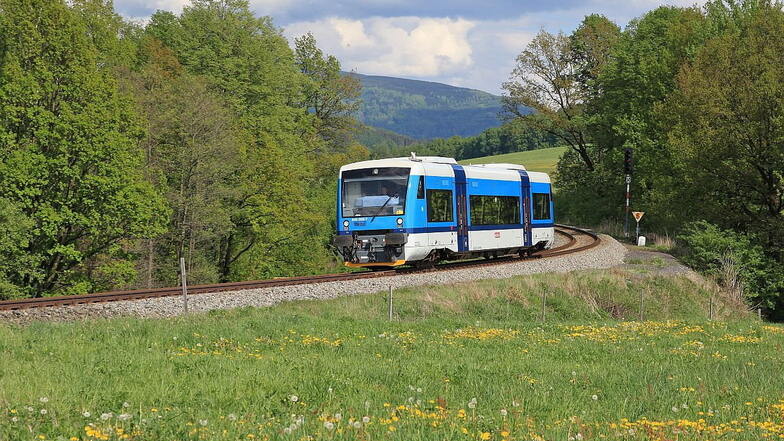 Die Fahrzeuge der Isergebirgsbahn wurden extra für bergiges Gelände gebaut.