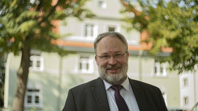 Wulf-Dieter Schomber ist Geschäftsführer der städtischen Wohnungsgesellschaft Kamenz. Die saniert derzeit Wohnhäuser am August-Bebel-Platz.