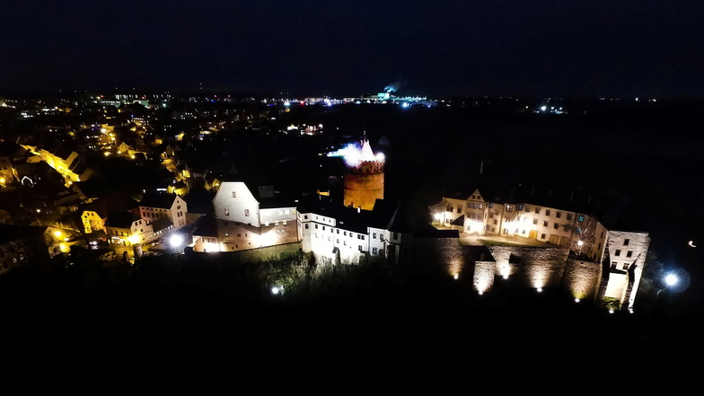 Aktuell sorgt Leisnigs größter Arbeitgeber – der Archivdienstleister DMI – dafür, dass die Burg Mildenstein in den Abend- und Nachtstunden angestrahlt wird und damit ein besonderer Hingucker für Einheimische und Besucher ist.
