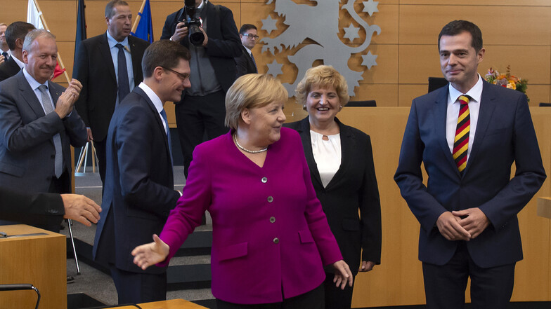 Im Wahlkampf unterstützte ihn selbst Bundeskanzlerin Angela Merkel. Ihr Auftritt im Erfurter Landtag wurde als Festakt der CDU-Fraktion zum 29. Jahrestag der Wiedervereinigung verkauft. Geholfen hat es nicht.