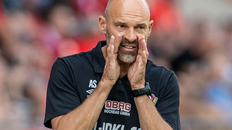 Dynamos Trainer Alexander Schmidt macht auch vor dem Spiel beim Top-Favoriten Hamburger SV klare Ansagen.