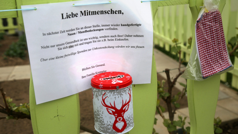 Auch eine Spendenbüchse hängt am Zaun der Familie Krempler.