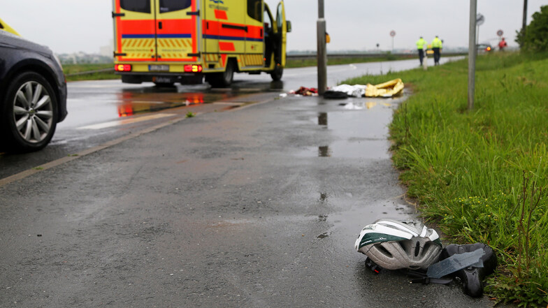Der Unfall ereignete sich in Höhe der Kreuzung Röderau/Moritz. Zum Zeitpunkt der Aufnahme befand sich der Radfahrer bereits auf dem Weg ins Krankenhaus.