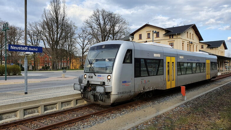 Der Nachtzug von Pirna kommt bis 12. Juli später in Neustadt an.