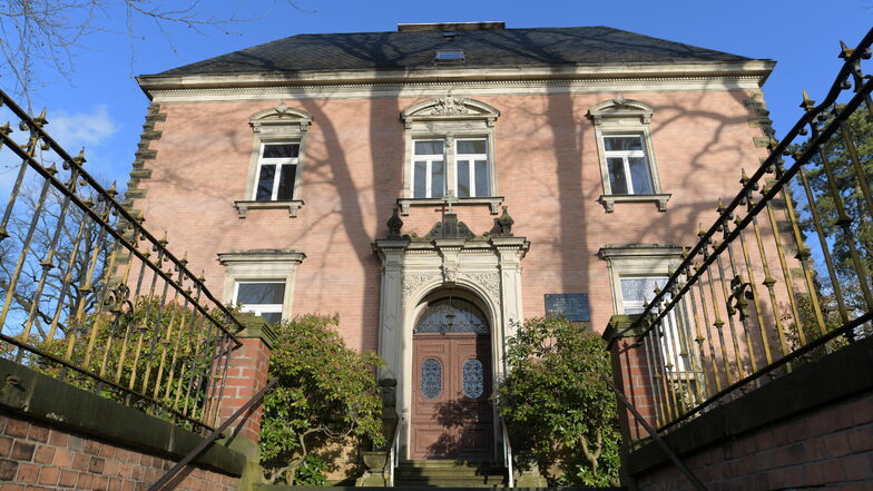 Diese Villa in Neugersdorf war bis vergangenen Oktober eine katholische Kirche. Nun ist das Haus verkauft.