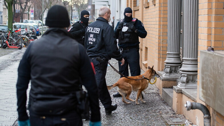 Mit einer Großrazzia ist die Polizei am Donnerstag gegen Clankriminalität in Berlin und Umgebung vorgegangen.