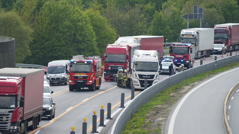 Auf der A4 in Richtung Görlitz sind am Mittwochnachmittag nahe der Anschlussstelle Bautzen-Ost zwei Laster kollidiert.