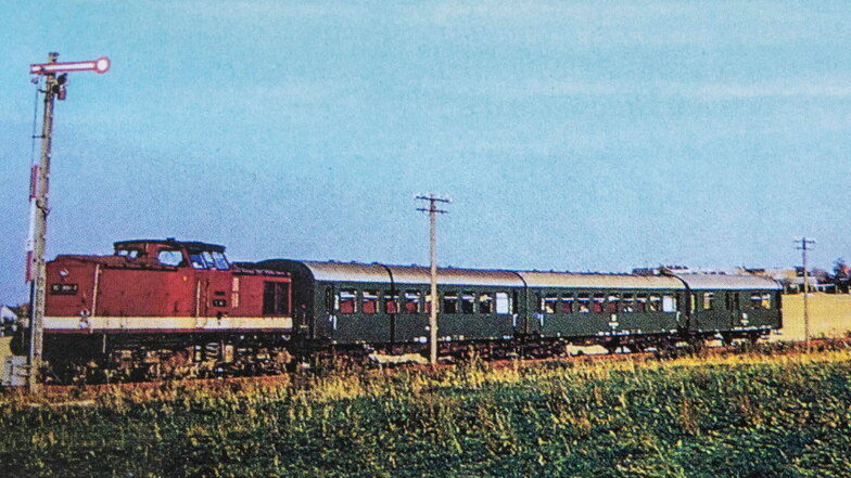 In den letzten Jahren des Bestehens der Bahnstrecke Waldheim-Rochlitz wurden die Personenzüge von Dieselloks gezogen. Ein Jahr, nachdem der letzte Zug die Strecke befuhr, wurde sie offiziell stillgelegt.