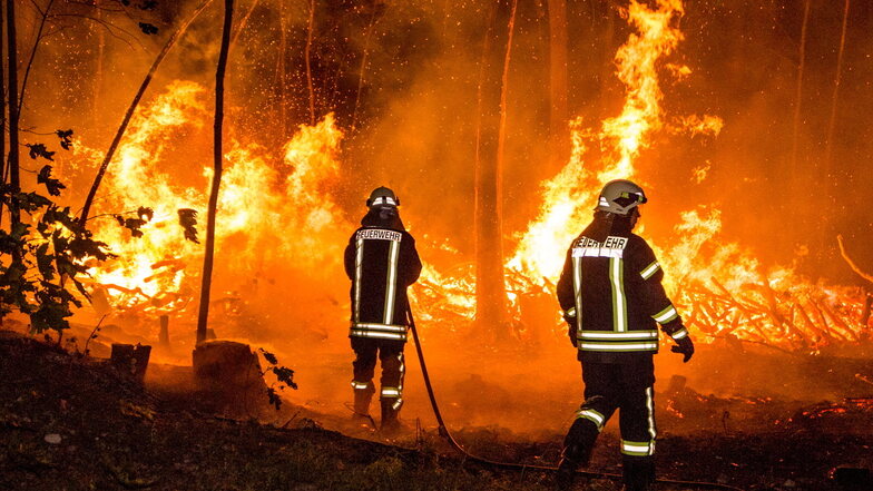 Wie hier vor vier Jahren bei Burkau kommt es jedes Jahr mehrmals zu Waldbränden im Landkreis Bautzen. Im Moment herrscht wieder besonders hohe Brandgefahr.