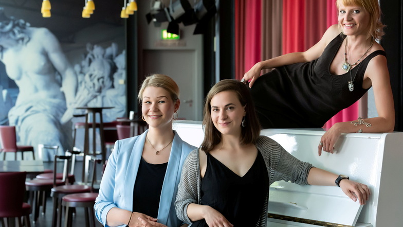 Beim diesjährigen Bautzener Sommertheater sind sie Schauspielerinnen und Sängerinnen: Anna-Maria Brankatschk, Julia Klinger und Fiona Piekarek-Jung (v.l.). Sie warten sehnsüchtig auf die Premiere.