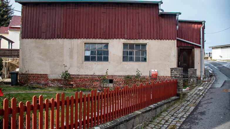 Das alte Feuerwehr-Depot in Schrebitz wird bald abgerissen. Das hat der Gemeinderat beschlossen.