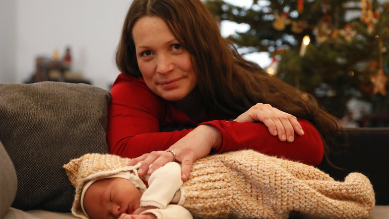 Diana Holdorf mit dem kleinen Hans-Egard. Er kam als Hausgeburt als erstes Neujahrsbaby am 1. Januar 2021 um 9.53 Uhr in Zittau zur Welt.