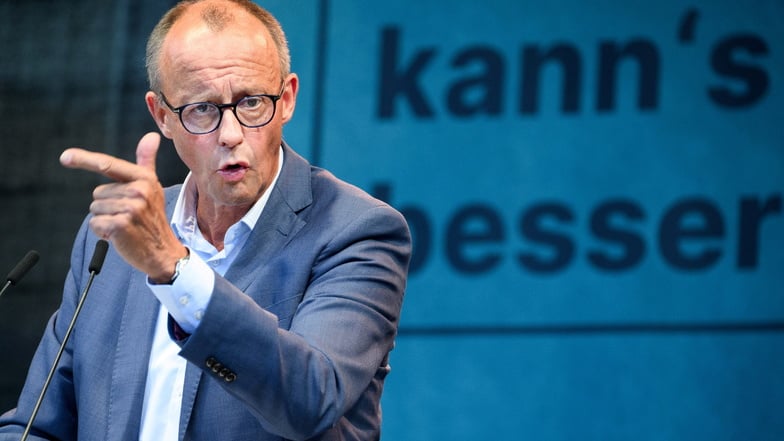 Friedrich Merz, Vorsitzender der CDU, spricht bei einer Wahlkampfveranstaltung der CDU zur Brandenburger Landtagswahl in Brandenburg an der Havel.