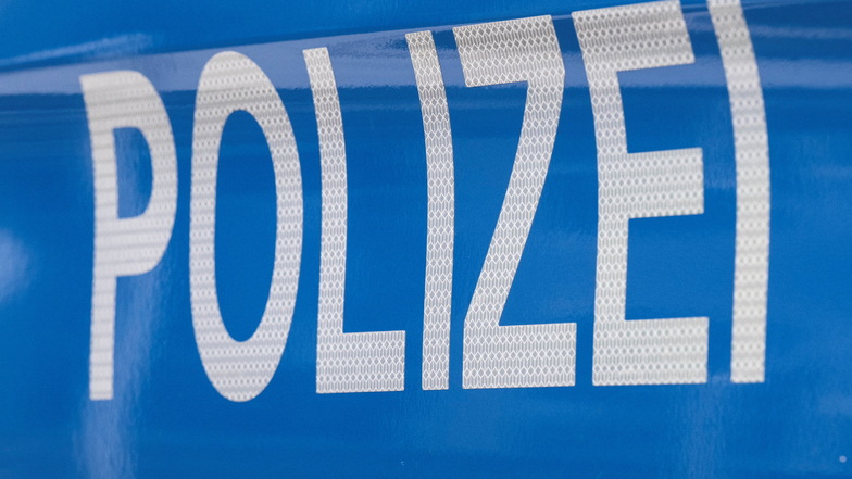 Im Landkreis Leipzig hat die Polizei nach eigenen Angaben ein Neonazi-Konzert verhindert.