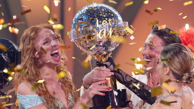 Model Anna Ermakova (l) und ihr Profi-Tanzpartner Valentin Lusin gewannen 2023 die RTL Live-Tanzshow "Let's Dance".