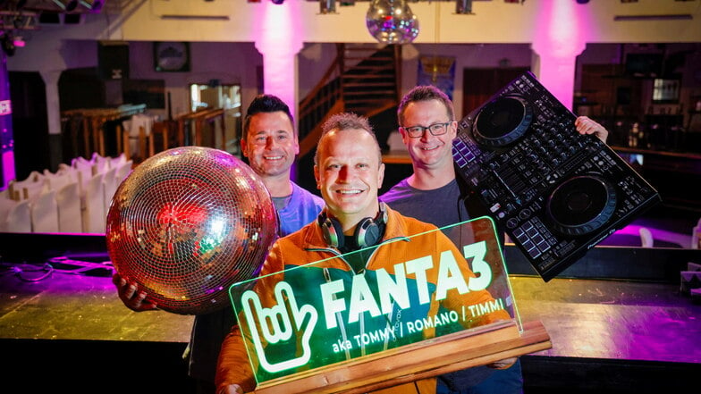 Sie sind seit einigen Jahren als Fanta3 in der Lausitzer Partyszene unterwegs: DJ Romano Meinert, Tommy Ledrich aka DJ Tommy  und Tim Nielebock aka DJ Timmi (v.l.) Am 28. September steigt ihre nächste Revival Party in der Weißen Taube in Weißbach.