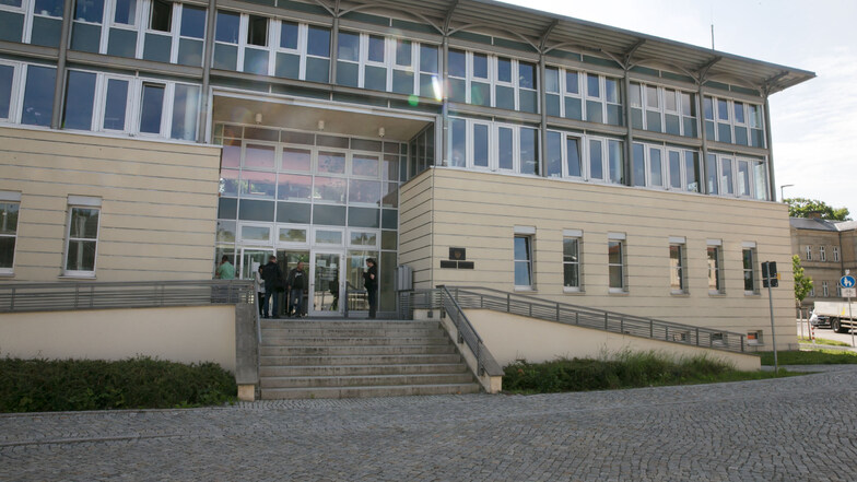 Justizministerin Meier sagt Amtsgericht Pirna Hilfe zu