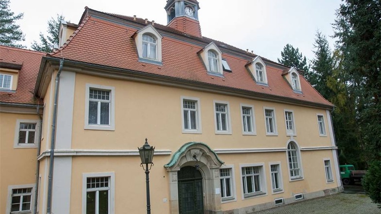 Schloss Friedrichsthal in Berggießhübel: Macht was her, steht aber auch schon länger leer und ist nicht ganz billig.Daniel Schäfer
