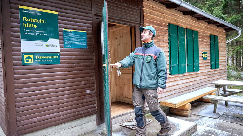 Die Türen der Rotsteinhütte nahe Cunnersdorf sind seit dem 1. November wieder geschlossen. Der Forststeig hat sich in die Winterpause verabschiedet.