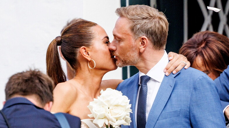 Bundesfinanzminister Christian Lindner und seine Lebensgefährtin Franca Lehfeldt haben auf Sylt standesamtlich geheiratet.