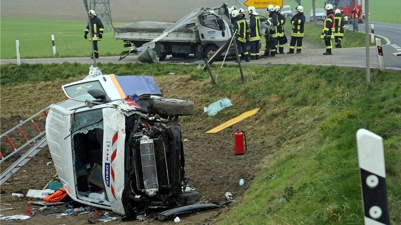 Am Donnerstag hat sich auf der Staatsstraße 177 zwischen Sora und Röhrsdorf im Kreis Meißen ein schwerer Verkehrsunfall ereignet.