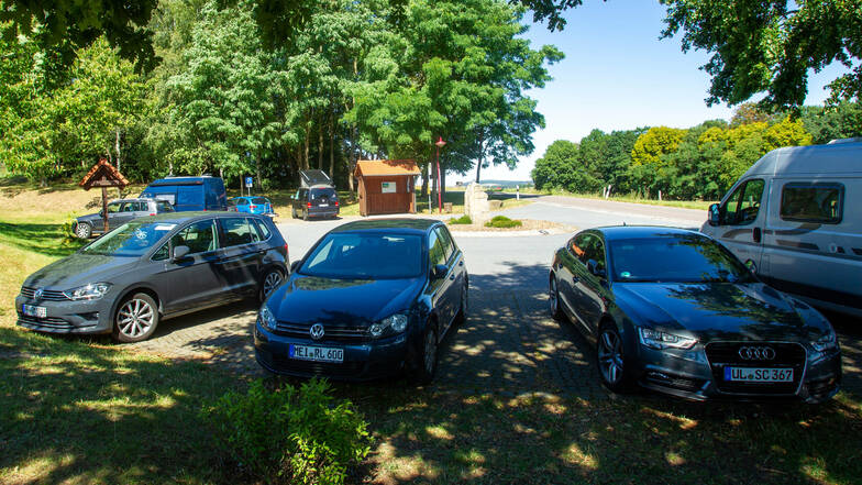 Noch kostenlos, bald nur noch gegen Gebühr: Parken auf dem Wanderparkplatz in Uttewalde.
