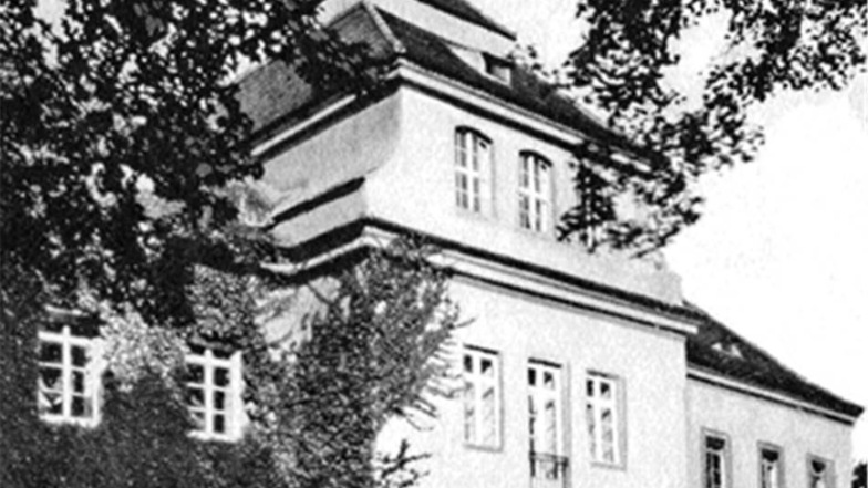 Schloss Frauenhain  ging auf eine Wasserburg aus dem 12. Jahrhundert zurück. Es wurde 1946 abgebrochen.