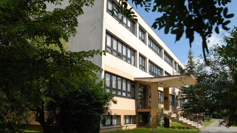Zusammen mit der Waldorfschule eine mögliche Alternative in Zodel, die staatliche Grundschule.